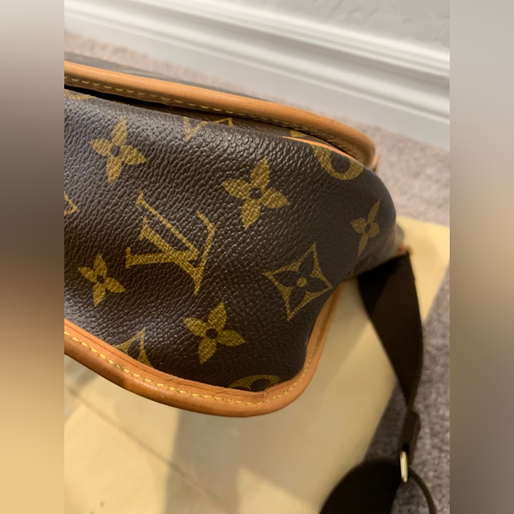 Louis Vuitton - Picture 6 of 14